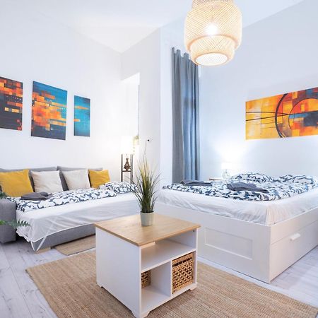 Studio In The Heart Of Party District Ka28 بودابست المظهر الخارجي الصورة